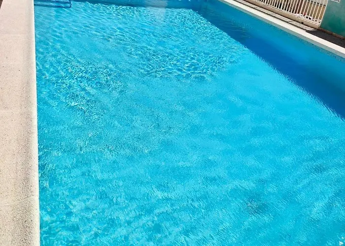 With Pool And Air Conditioning Lägenhet *